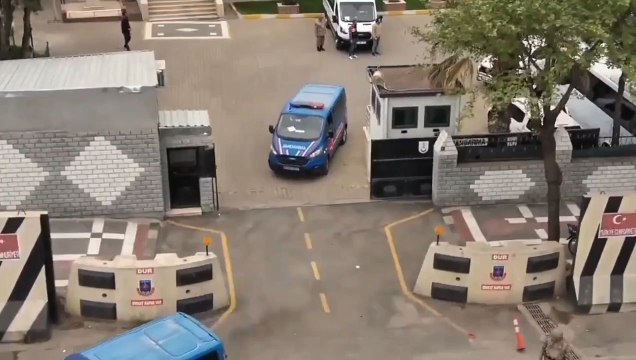 Şanlıurfa’nın Siverek ilçesinde jandarma ekiplerinin gerçekleştirdiği uyuşturucu operasyonlarında kilolarca uyuşturucu madde ve binlerce kök kenevir bitkisi ele geçirildi.