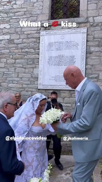 Παντρεύτηκαν Τζώνη Καλημέρης & Ελπίδα Ιακωβίδου - Το νυφικό και το επίκαιρο δώρο στους καλεσμένουν