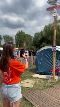 Des codes pour mieux s’orienter : une première à Tomorrowland pour les festivaliers malvoyants !