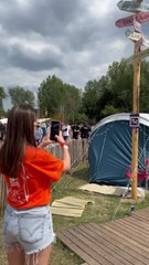 Des codes pour mieux s’orienter : une première à Tomorrowland pour les festivaliers malvoyants !