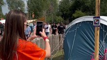 Des codes pour mieux s’orienter : une première à Tomorrowland pour les festivaliers malvoyants !