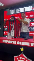 Romarinho Assina Como Novo Camisa 7 do Vitória ⚽