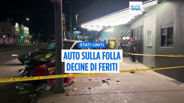 Usa: auto sulla folla a Los Angeles: 30 feriti, conducente ferito con colpo di pistola