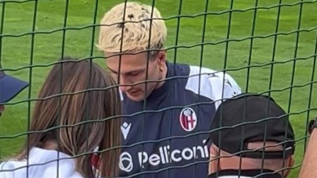 Bologna, il video dell'arrivo a Valles di Federico Bernardeschi tra l'entusiasmo dei tifosi