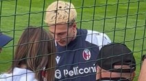 Bologna, il video dell'arrivo a Valles di Federico Bernardeschi tra l'entusiasmo dei tifosi