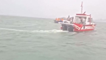 Rescuers recover victims after tourist boat capsizes in Vietnam