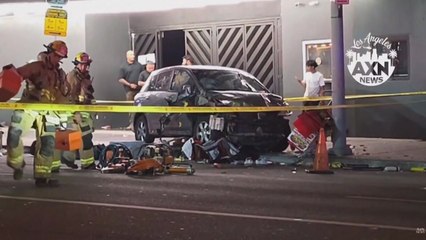 미 LA 할리우드서 인파에 차량 돌진 30명 부상...운전자도 총상 / YTN