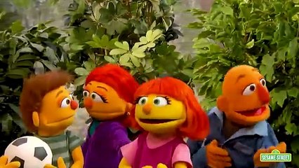 Sesame Street: I love 💞 My Family Song with Julia's Family