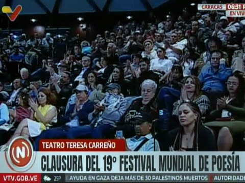 Poetas internacionales declaman en la clausura del 19° Festival Mundial de Poesía