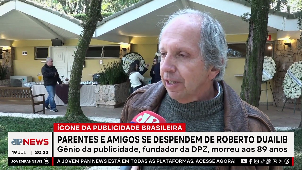 Parentes e amigos se despedem de Roberto Duailibi