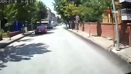 Düğün konvoyu için yol kesti, trafiği felç etti