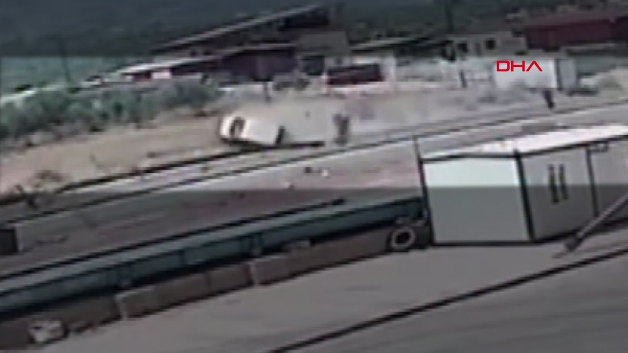 Gaziantep'te feci kaza kamerada! Taklalar atarak şarapole devrildi