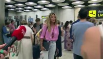 El incómodo momento de Carolina Molas, madre de Íñigo Onieva, en el aeropuerto de Madrid