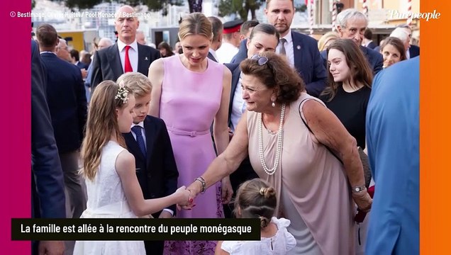 Des gestes qu'ils font peu en public... Albert et Charlene de Monaco si câlins avec leurs jumeaux Gabriella et Jacques