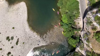 Un bison futé des gorges de l'Ardèche pour connaître l'affluence des canoës