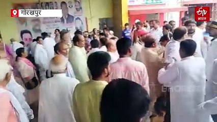 गोरखपुर में कांग्रेस महासचिव के सामने जमकर मारपीट, पूर्व ब्लॉक अध्यक्ष को लात-घूंसे मारे, बैठक से किया बाहर