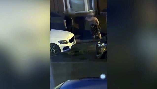 Knife-wielding woman swings blade at man in the street