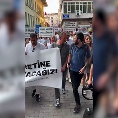 AKP standından 'Sefalet ücreti' pankartına saldırı!