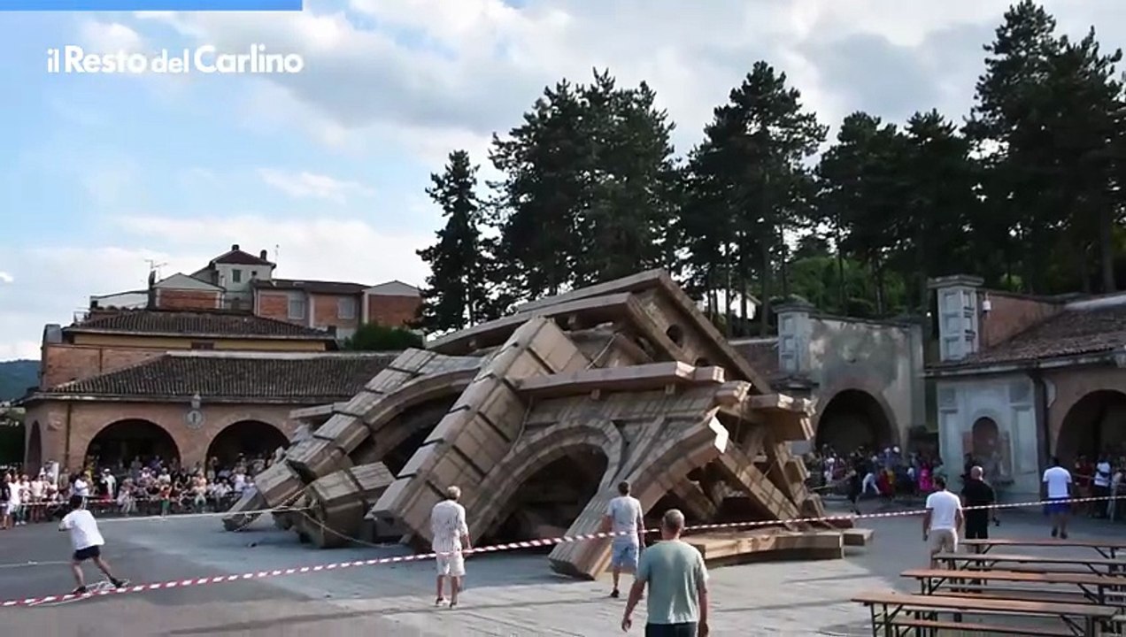 Monumento effimero: il video della distruzione