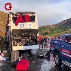 Sivas'ta yolcu otobüsü devrildi