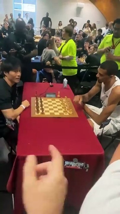 Wembanyama mêle basket et échecs - Basket