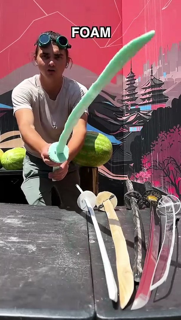 ⁣The ULTIMATE Minecraft Sword Durability Showdown! 🛡️ - Mini Katana