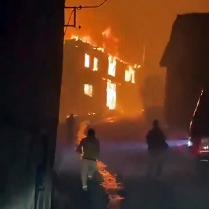 Sakarya yangın yerleşim alanlarına yayılıyor! İki mahalle boşaltıldı