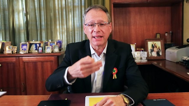 A menos de un mes de las elecciones, Dunn reaparece con un mensaje para los candidatos y electores