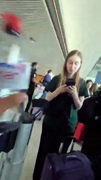 Incident à l'aéroport de Roissy : Un membre de la société de sécurité utilisée par Air France retient les passeports d'un groupe de jeunes israéliens et leur lance Free Palestine