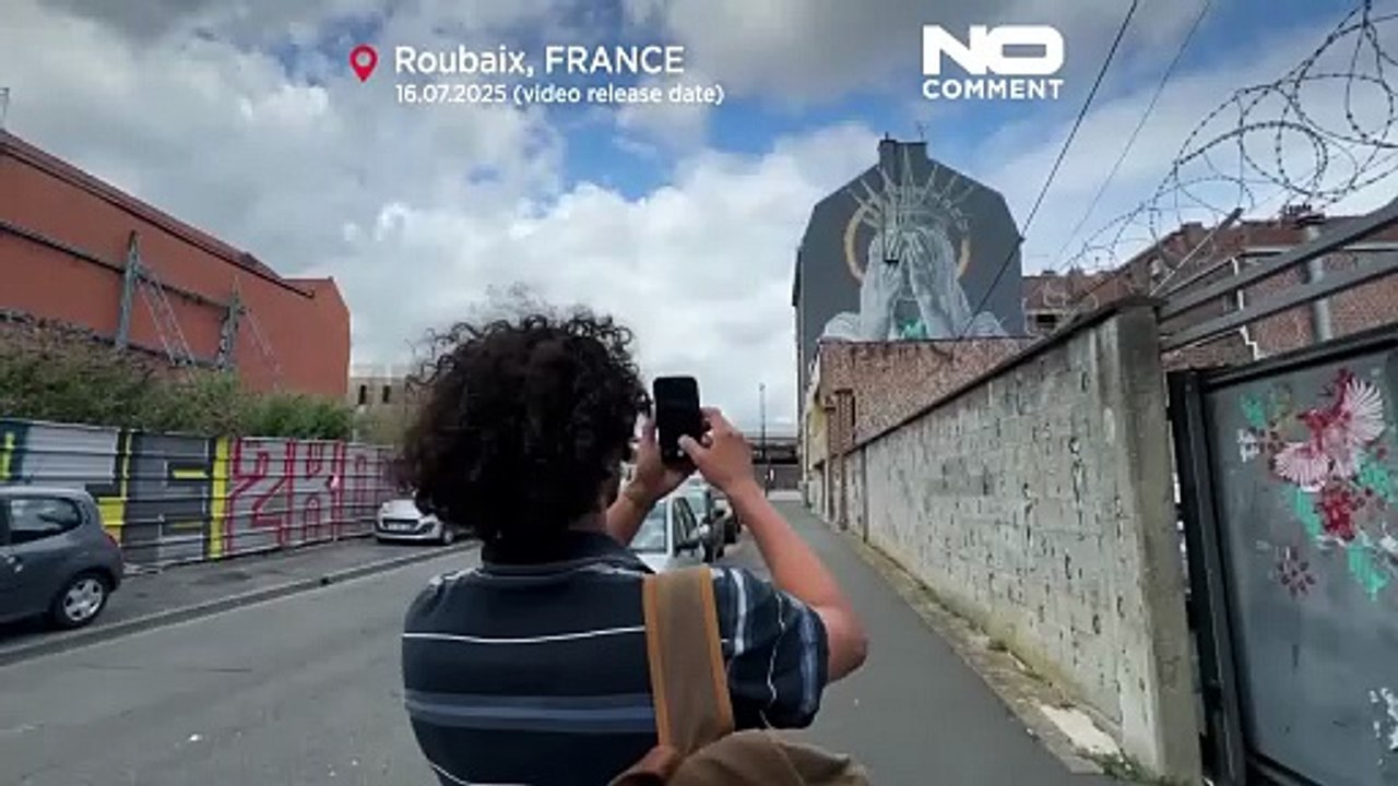 Giant mural in France critiques Trump_s immigration policies(720P_HD)