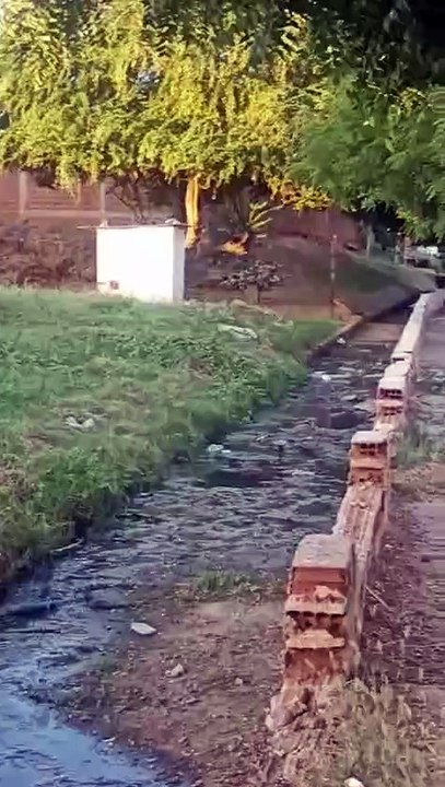 Moradores denunciam canal a céu aberto e galeria estourada no bairro Monte Castelo, em Patos