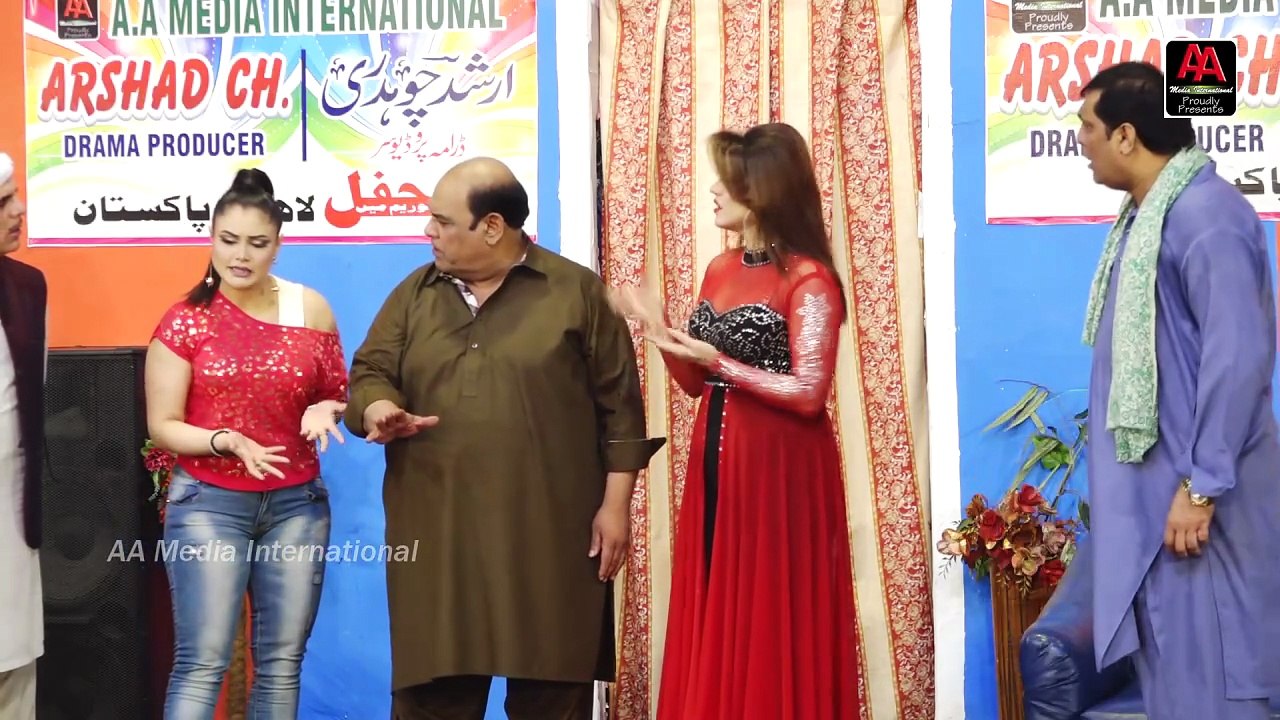 AGHA MAJID ROMANCE WITH MANAHIL KHAN AND JIYA BUTT