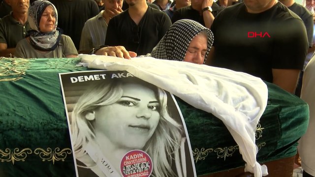 Boşandığı eşi tarafından öldürülen Demet'in cenazesi yakınları tarafından teslim alındı