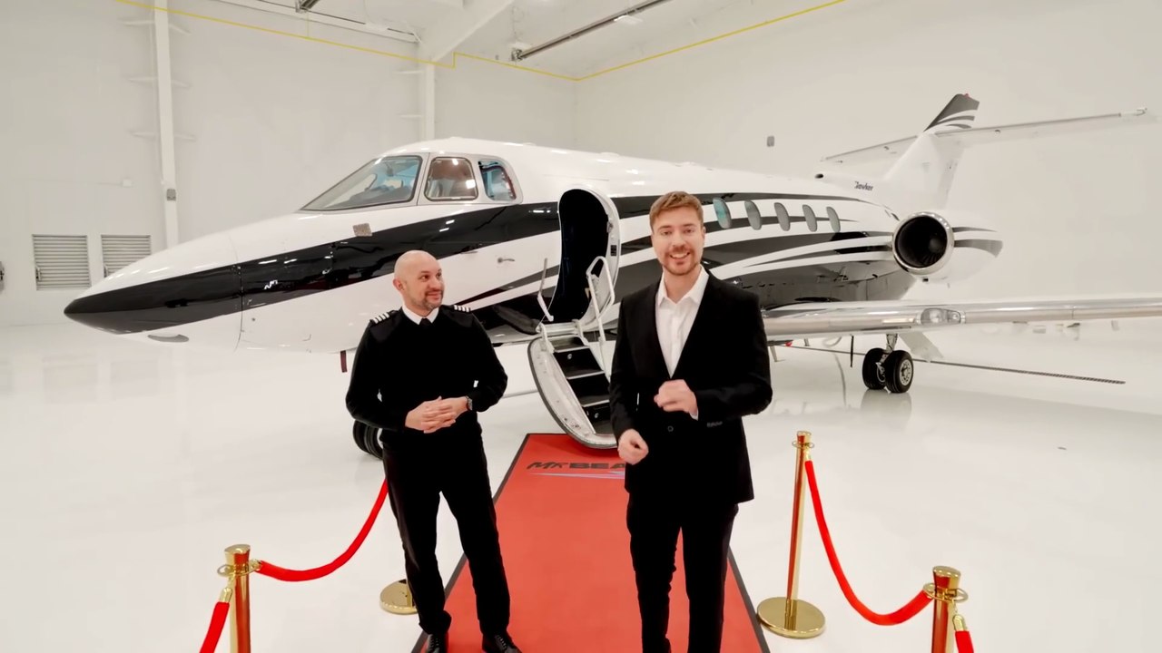 “ Survive 100 Days Trapped In A Private Jet ✈️ | MrBeast Survival Challenge ”