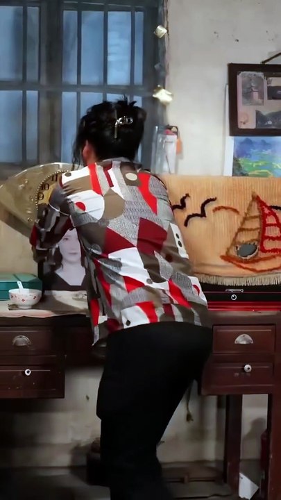 海外出張から戻ったCEOに、“パパ”と呼ぶ少女が現れる→彼女は、8年前の一夜で授かった“実の娘...
