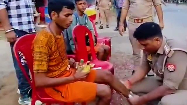 Police in Sambhal Welcomes Kanwar Yatris Ahead of Sawan Shivratri