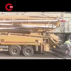Aksaray'da 'yol vermeme' kavgası: Beton mikseri operatörü karnından bıçaklandı!