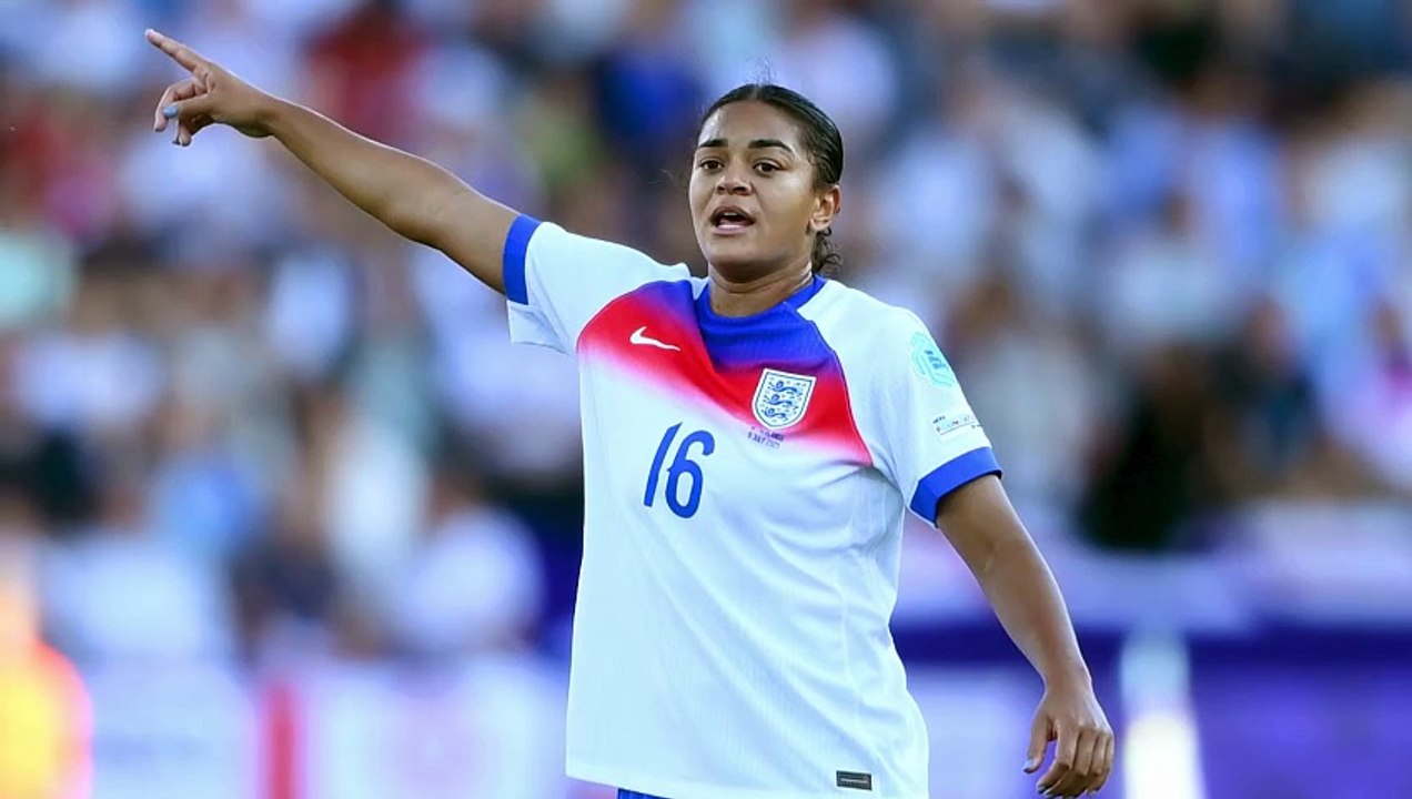 Bronze "triste et en colère" après les propos racistes subis par Jess Carter