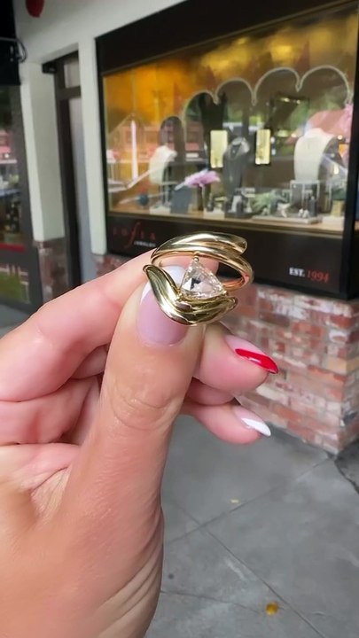 Simple and Elegant Women’s Gold Bracelets | Sofia Jewelry Collection