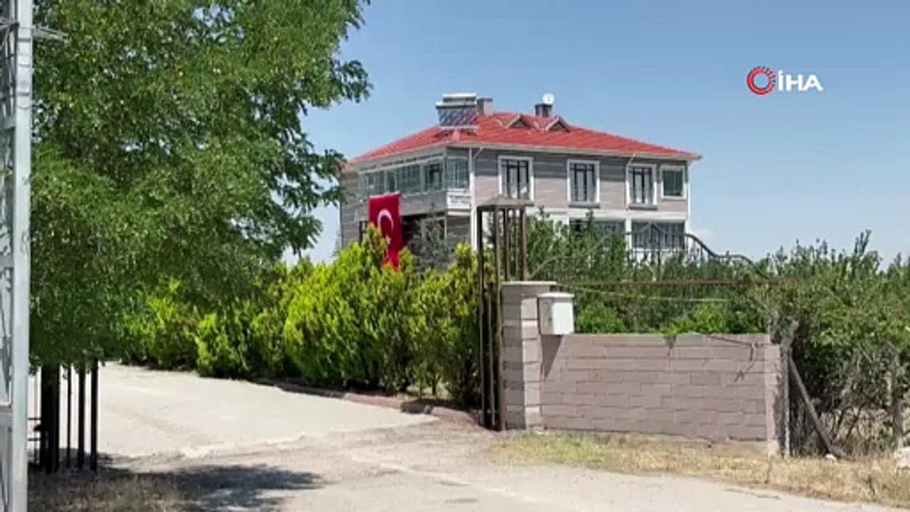 Tutukluk yapan silahın aniden ateş alması biri ağır iki kişinin yaralanmasına neden oldu