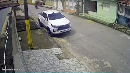 Jovem é baleado durante perseguição por dupla em moto