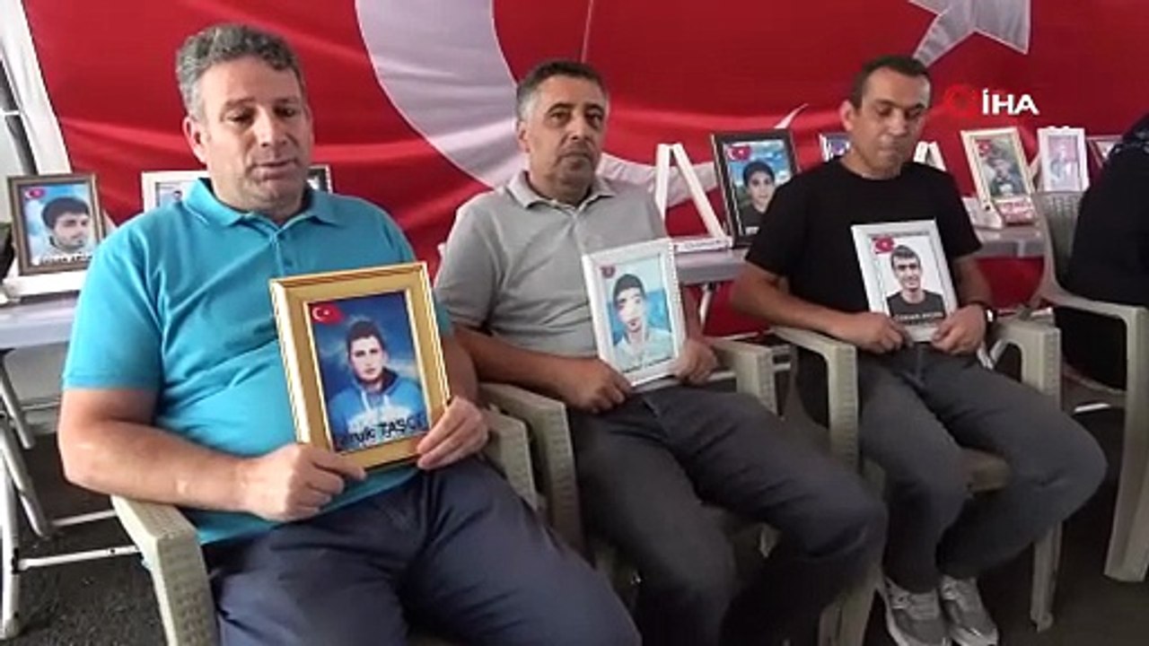 Annelerinin evlat nöbeti kavurucu sıcaklara rağmen devam ediyor