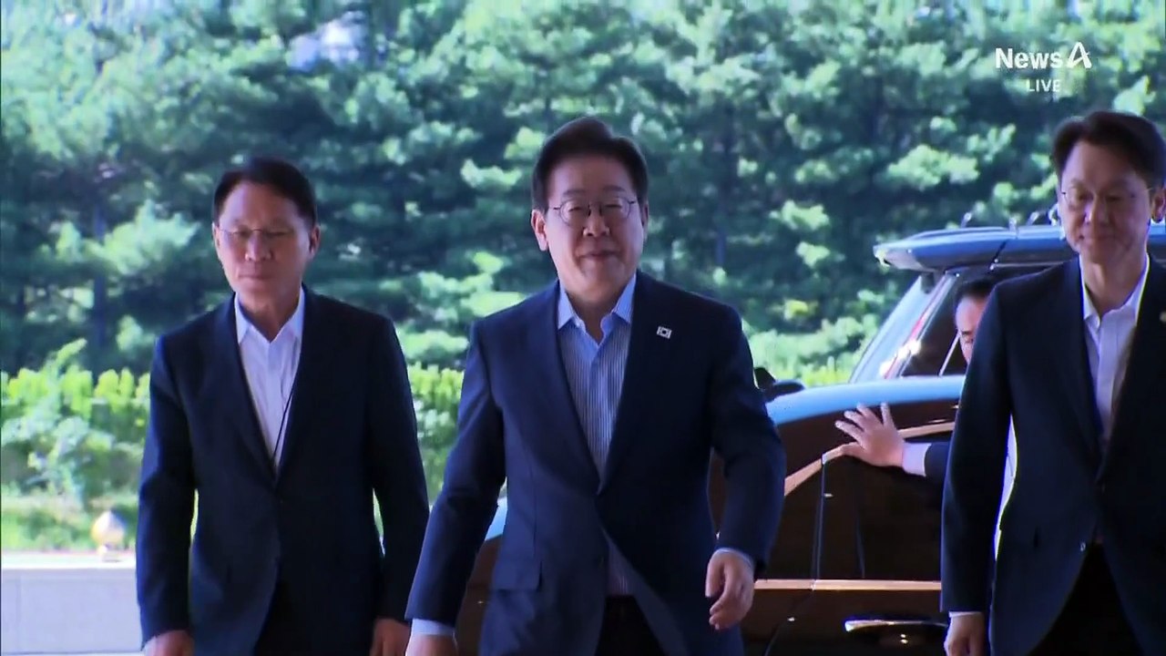 이 대통령 지지율 취임 후 첫 하락…“인사 논란 여파”