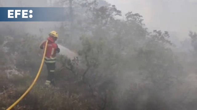 50 equipos de bomberos y forestales en el incendio de Ibi, que ya ha quemado 250 hectáreas