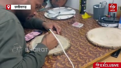 वुड बर्निंग आर्ट, बस्तर के आदिवासी युवा कलाकार से मिलिए, जो दूसरे युवाओं के लिए प्रेरणा बन रहे