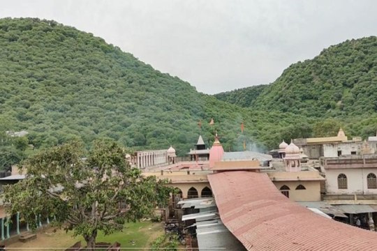 श्रद्धा का उमड़ा सैलाब : सावन के सोमवार को एक लाख से अ​धिक श्रद्धालुओं ने किए बाबा नईनाथ के दर्शन