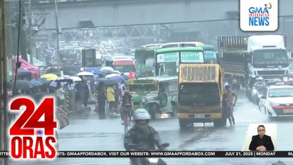 Bahagi ng Commonwealth Ave., binaha; may sasakyang tumirik at mabigat ang traffic | 24 Oras