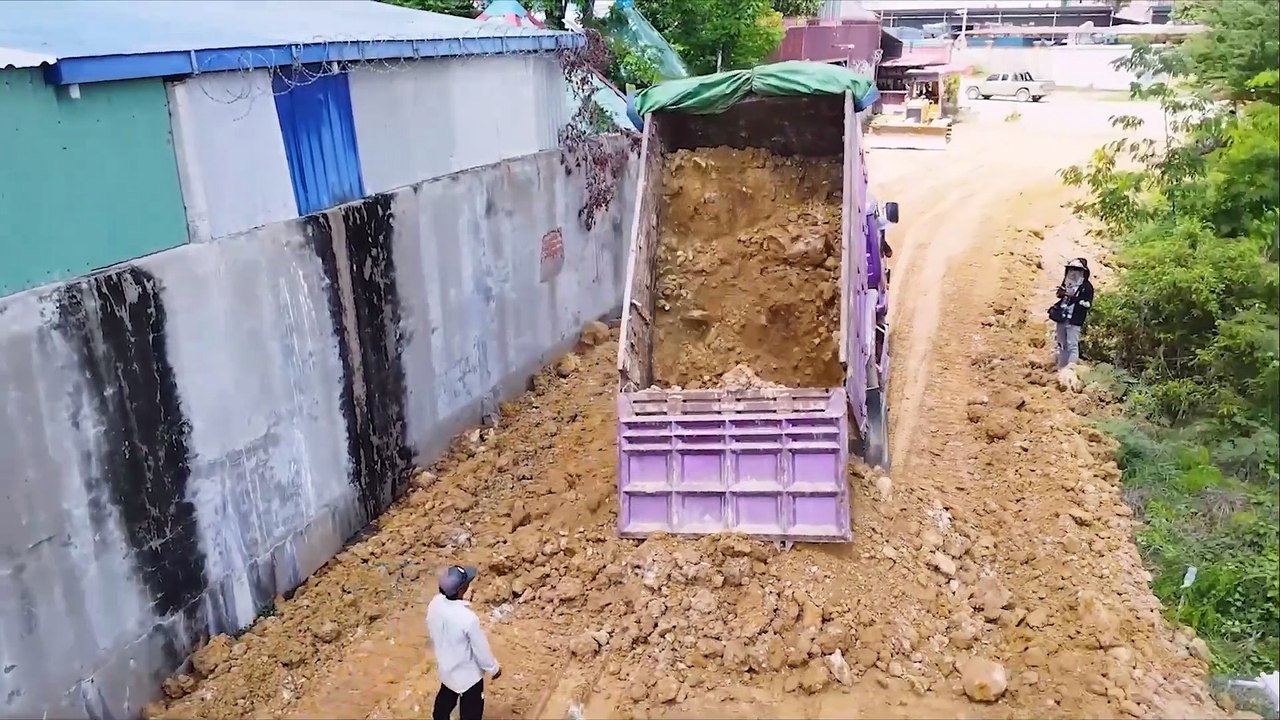 Start New Landfill Project!! By Bulldozer D31P KOMATSU And Dump Truck Teams Dumping Soil Stone  Mix (1)