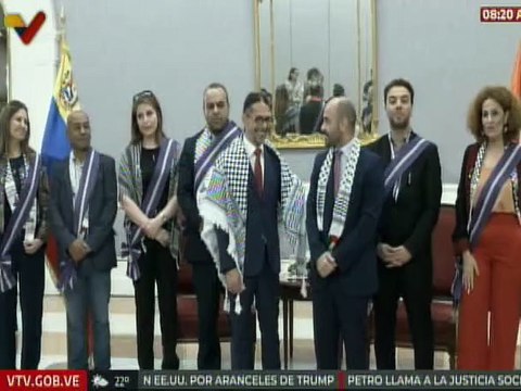 Poetas palestinos fueron condecorados en el marco del 19° Festival Mundial de Poesía