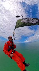 Apresentação de manobra de rapel impressiona população na orla de Maceió